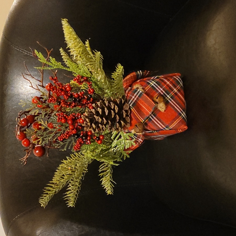 ❤Beautiful Christmas Centerpeice/Accent❤ - Picture 3 of 8